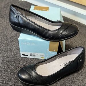 Life Stride Women's Black Flats sz 9 BNIB flight attendant cabin shoes